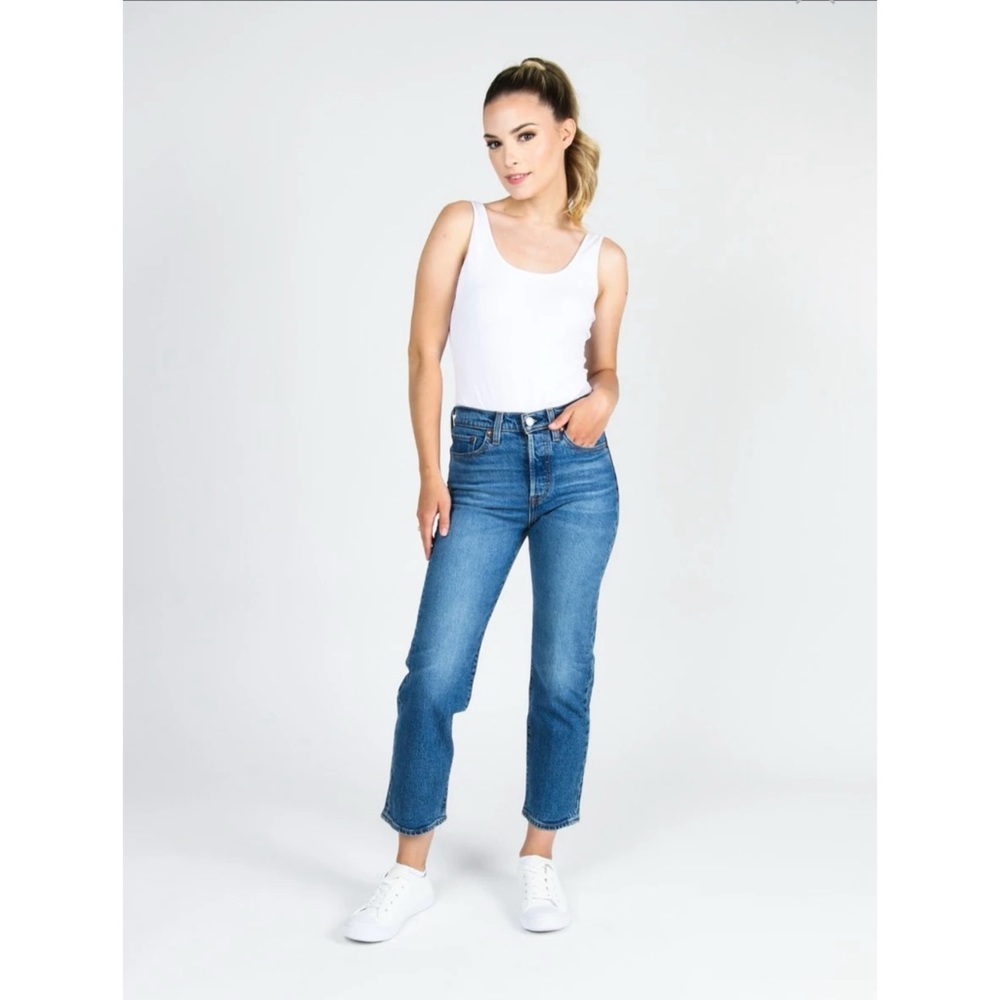 Levi’s Wedgie Straight Leg Jeans Button Fly Ankle Length Sz 27